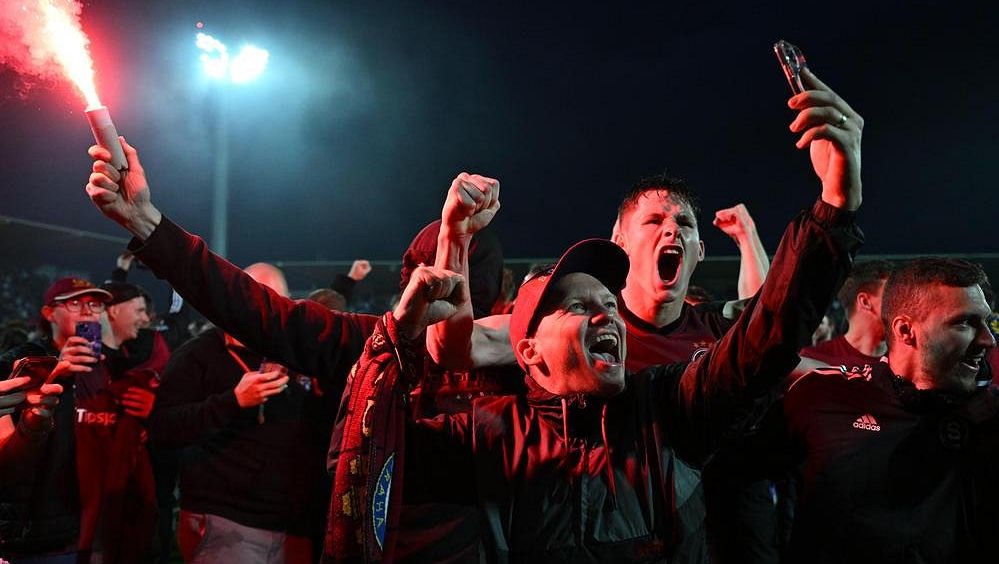 Sparťanská pařba ve stylu anglických hvězd? Na sociální sítě nic neuniklo, culí se kapitán